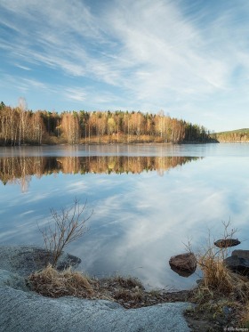 Keväinen järvimaisema
